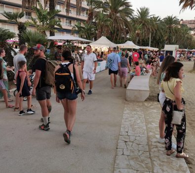Mercatino artigianale serale – lungomare di Le Lavandou
